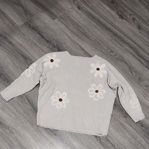 Aaeda Super Soft Gray White Daisy Sweater